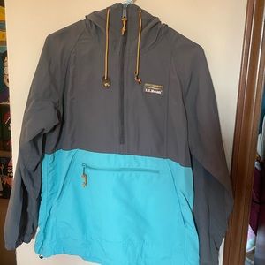 L.L.Bean
Small teal and gray hiking zip up
MISSES ItemID 501344